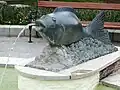 Fisch als Wasserspeier eines Springbrunnens (Villa Hold, Feldbach)