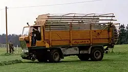 Pickup im Einsatz bei einem Agrobil