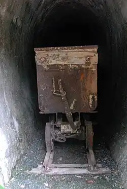 Stollen mit Hunt des aufgelassenen Bleibergwerks