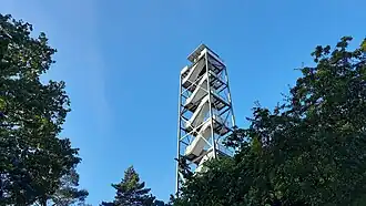 Der Feuerwachturm auf dem Farnberg im Waldgebiet „Die Haard“ nahe Oer-Erkenschwick