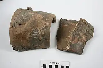 Fragmente eines steilwandigen Bechers