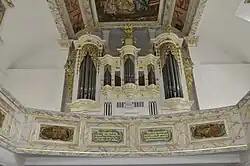 Orgel mit Empore