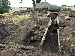 Firse sten während der Ausgrabung