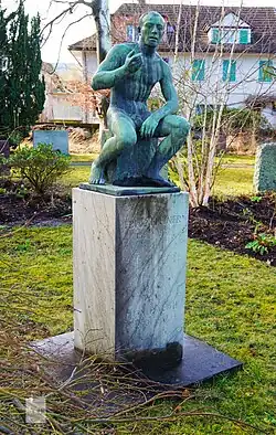 Grabplastik von August Suter auf dem Friedhof Rosengarten in Aarau.