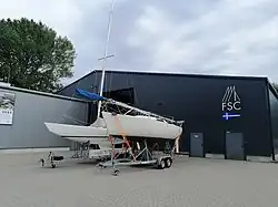 Bootshalle mit Trailern auf der Platte, Yachthafen Glücksburg, Quellental