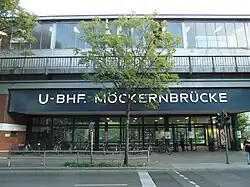 Zugang zum U-Bahnhof Möckernbrücke am Halleschen Ufer