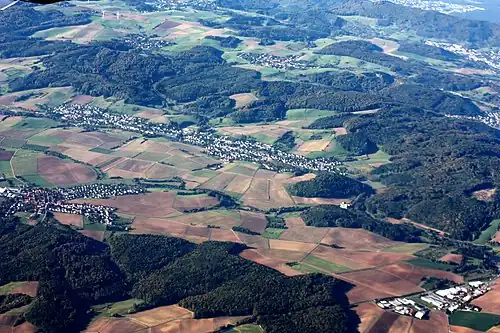 Luftaufnahme von Neutsch (links oben) (2010)
