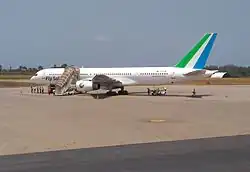 Boeing 757 der Fly Salone