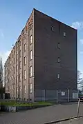 Glatte Nordfassade, links unten im Bild der heutige Eingang