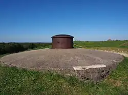 Tourelle de mitrailleuses modèle 1899 (gepanzerter Maschinengewehrturm) im Fort de Douaumont