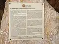 Die Info-Tafel neben der Stele[25]