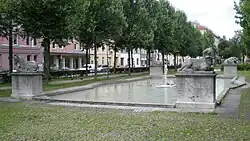 Brunnen mit jagdbaren Tieren