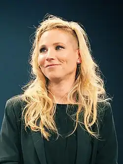 Fränzi Kühne bei einem Vortrag, 2023