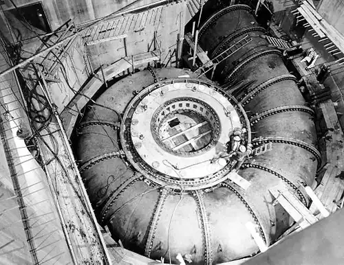 Mehrteiliges Spiralgehäuse einer vertikalen Francisturbine in den 1940er Jahren, Grand Coulee-Talsperre, USA