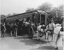 Der Sarg mit Franklin D. Roosevelt Leiche wird in den Zug umgeladen, 1945