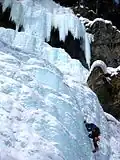 Fred Beckey mit 83 Jahren, Eiskletterei 2006 an den Louise Falls, Kanada