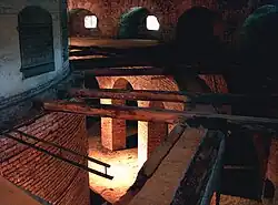 Blick herunter in die Kellerebene