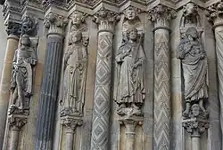 Gewände-Statuen links von links: Daniel, Königin von Saba, Salomo, Johannes der Täufer