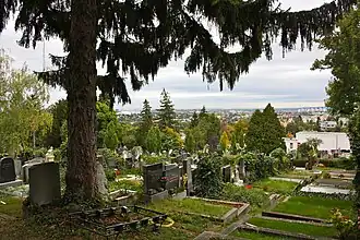 Blick vom Gemeindeberg über den Ober St. Veiter Friedhof
