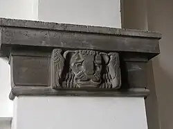 Detail an einer Säule der Kirche „Zur frohen Botschaft“ in Berlin-Karlshorst