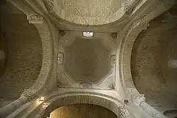 San Martin in Frómosta: acht­seiti­ger Laternenturm mit vier Fenstern