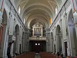 Blick zur Orgel der Kollegiatkirche