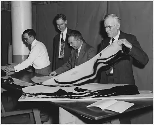 Einkäufer im Showroom der Fouke-Auktion