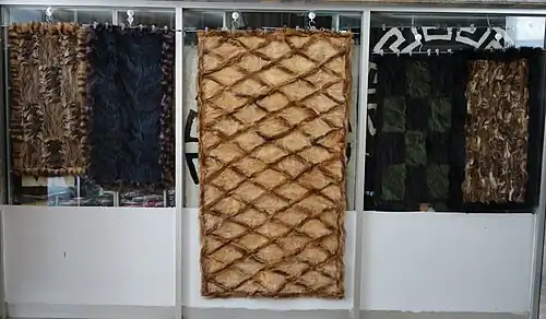 Vorleger, angeboten in der griechischen Kürschner-Stadt Kastoria (2014)