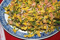 Sesbania bispinosa, Sesbania gradiflora (Blüten und Samen) (bei S. grandiflora auch junge Früchte, Sprossen und Blätter)