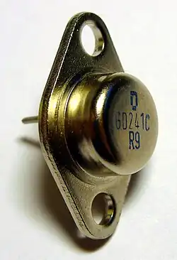 TO-66-Gehäuse eines GD241-PNP-Transistors