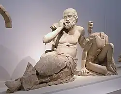 Seher und männliche Figur aus der rechten Giebelhälfte