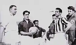 Ulvi Yenal (dritter von rechts)