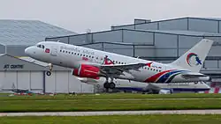 Airbus A319 (D-ASTA) nach der Rückgabe an Germania Express noch in Gambia-Bird-Lackierung im Flughafen Manchester, Juni 2013.