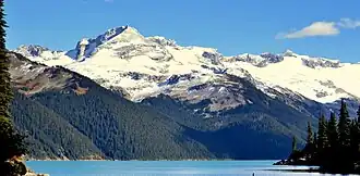 Castle Towers Mountain (links der Mitte), Phyllis's Engine (Mitte), Mt. Carr (rechts) vom Garibaldi Lake aus
