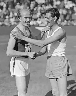 Vizeeuropameister Wim Slijkhuis (rechts) – hier zusammen mit Gaston Reiff, dem Führenden der Europa-Jahresbestenliste 1946, der in diesem Rennen Sechster wurde