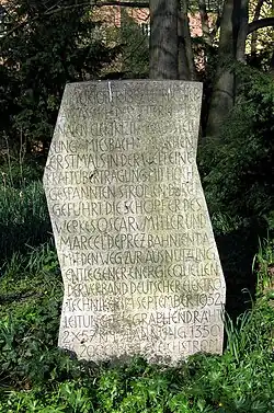 Gedenkstein zur Erinnerung an die erste Gleichstromfernübertragung (Miesbach–München) im Jahre 1882