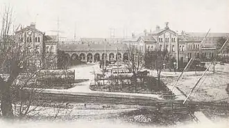 Bahnhof Geestemünde, vorn die Stichbahn mit dem Bahnübergang der Bahnhofstraße (1902)