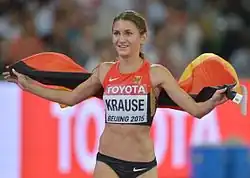 Bronzemedaillengewinnerin Gesa Felicitas Krause auf ihrer Ehrenrunde