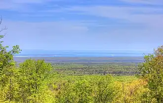 Aussicht auf Lake Superior sowie die Halbinseln Abbaye (Vordergrund) und Keweenaw