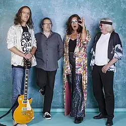 Giants Dwarfs and Black Holes: Die Band ist vollständig