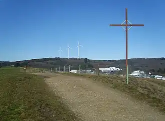Windkraftanlagen am Knipsdell / Schweizer Bläcke auf der Siegerländer Seite; die linke liegt auf etwa 446 m
