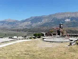 Nördlicher Teil des Lunxhëria-Berges von der Burg Gjirokastra