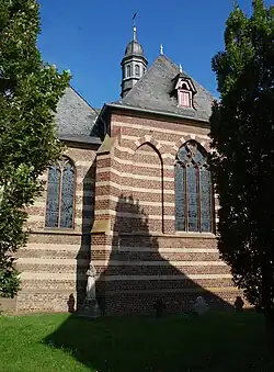 St. Cosmas und Damian in Bergheim-Glesch, mit Specklagen wie in Kempischer Gotik