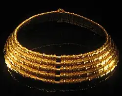 Färjestadenkragen mit fünf Goldringen