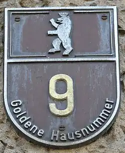 Goldene Hausnummer in Berlin