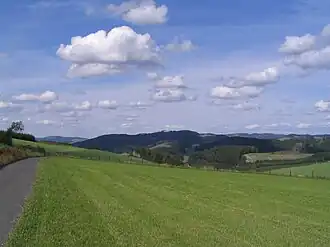 Blick von Südflanke des Hülsenberg (ca. 530 m) nahe Beisinghausen/Reiste nordostwärts zum Goldenen Strauch