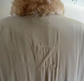 „Z“ Gestepptes Firmenlogo des Hamburger Pelzdesigners Dieter Zoern