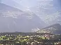 Gesamtansicht des Golfplatzes auf dem Hochplateau von Crans-Montana.