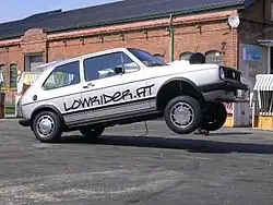 Bei einem Front Sprung springt der Vorderwagen so hoch wie möglich