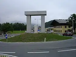 Kreisverkehr (Nikolaus Pfeiffer, Untersberger Marmor)